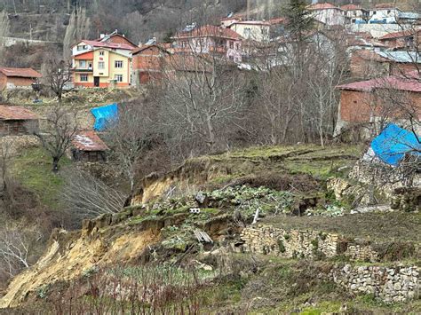 Tokat’ta bir köyde heyelan nedeniyle 39 hane boşaltıldı